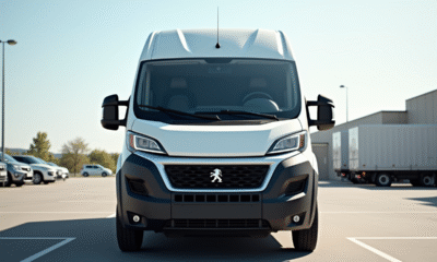 Peugeot Boxer stationnement extérieur en plein jour