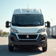 Peugeot Boxer stationnement extérieur en plein jour